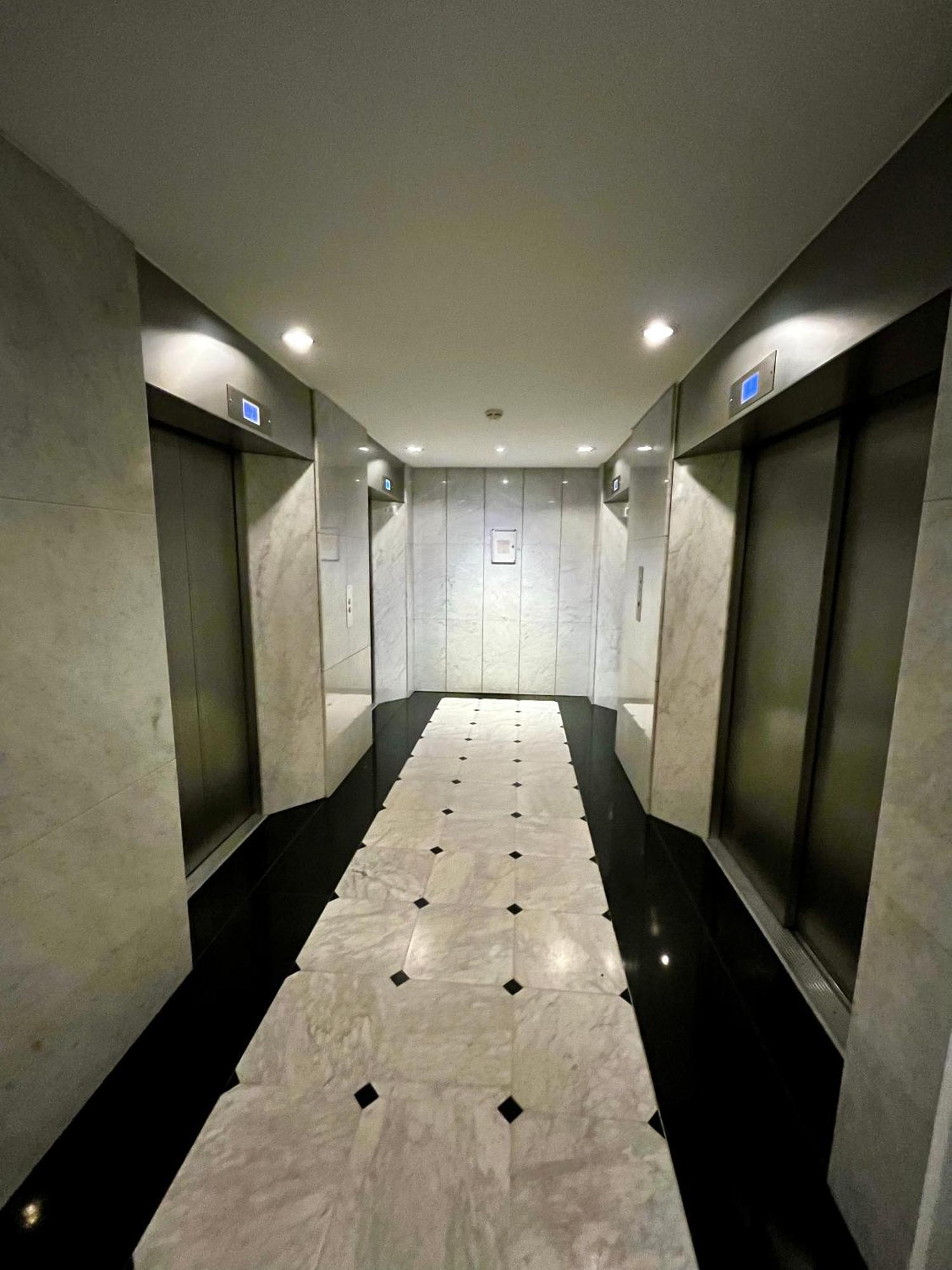 Big With Parking In * Amberes